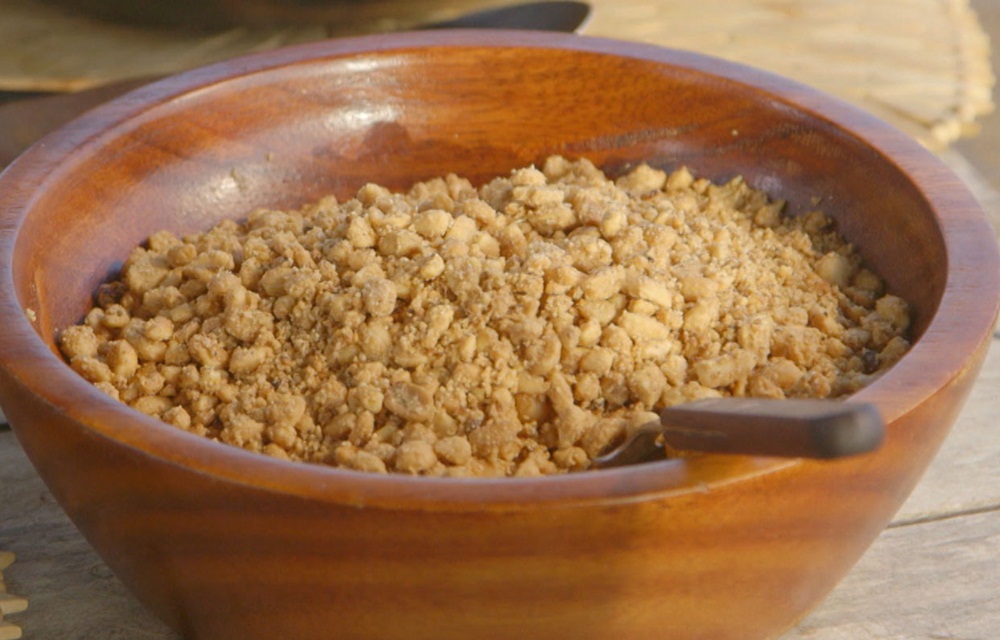 Ir para  <ul>
	<li>1 x&iacute;cara de farinha de mandioca;</li>
	<li>&frac12; kg de amendoim torrado sem pele;</li>
	<li>2 colheres de sopa de...